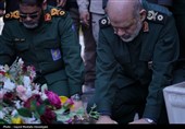 ادای احترام جانشین کل سپاه به مقام شهید سلیمانی در گلزار شهدای کرمان