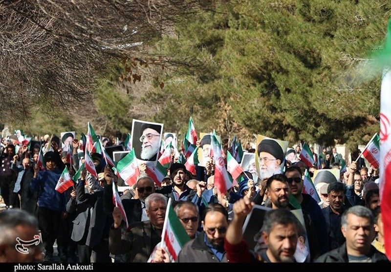 کرمانی‌ها علیه اغتشاشگران مسلح به خیابان می‌آیند