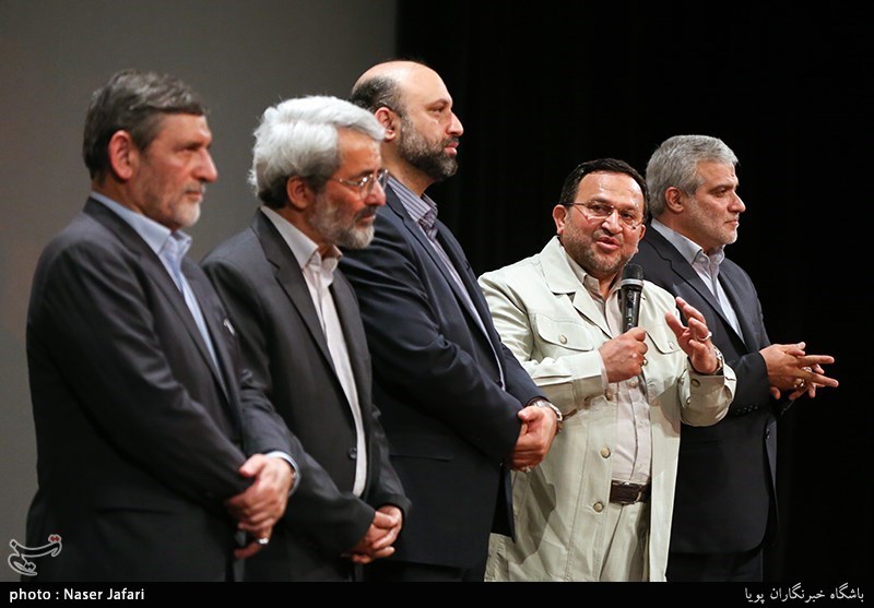 تقدیر از عوامل ویلایی ها
