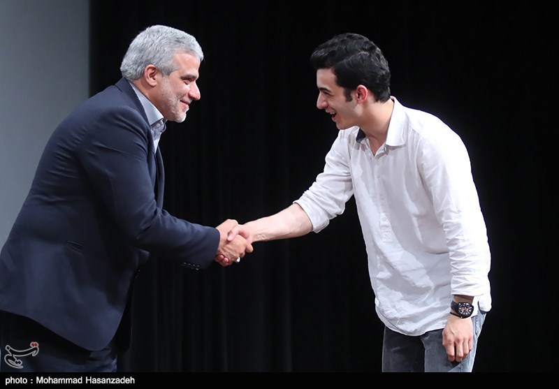 آیین تقدیر خبرگزاری تسنیم از عوامل ویلایی ها